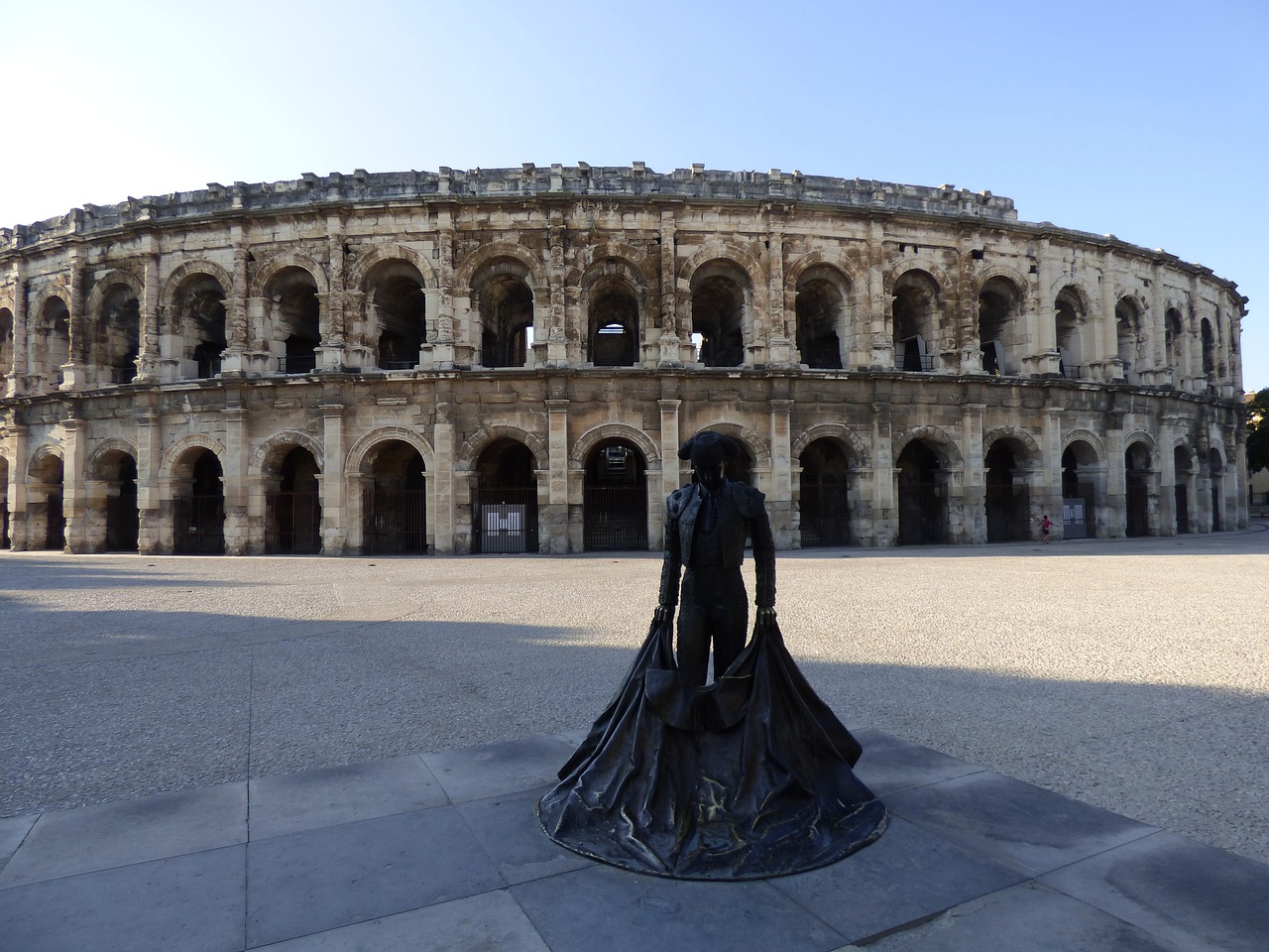 Nîmes à moto en road trip ou en séjour organisé